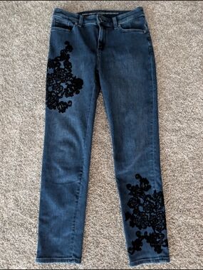 Chico's Perfect Stretch Girlfriend Jeans Velvet Floral Applique Slim Leg Ankle 0